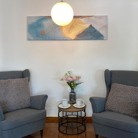 Galaxy Home Spacious & Renovated Apartment Atenas Exterior foto